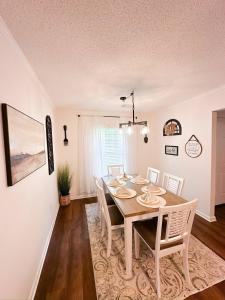 a dining room with a table and chairs at Crescent Gardens-3 Miles from UA in Tuscaloosa
