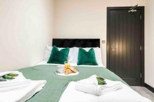 A bed or beds in a room at Forest Fields Studios Nottingham