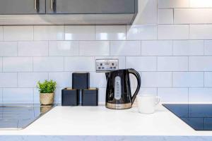 A kitchen or kitchenette at Forest Fields Studios Nottingham