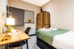 A bed or beds in a room at Forest Fields Studios Nottingham