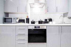 A kitchen or kitchenette at Forest Fields Studios Nottingham