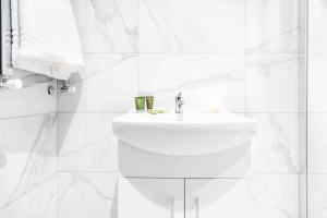 A bathroom at Forest Fields Studios Nottingham
