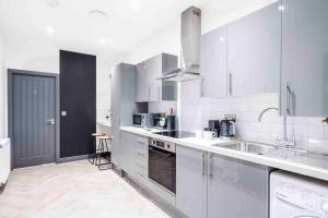 A kitchen or kitchenette at Forest Fields Studios Nottingham Még 37 kép