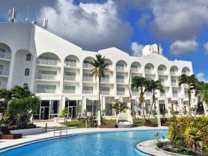 een hotel met een zwembad voor een gebouw bij Finest Guam Golf & Resort in Yigo