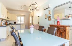 Η κουζίνα ή μικρή κουζίνα στο Lovely Home In Torrox