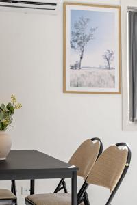 Convenient 2BR Nest in Liverpool - Stay with Ease的休息区