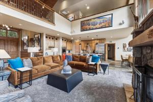 a living room with a couch and a table at Trot Ski-House in Breckenridge
