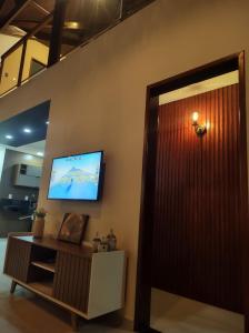 Televisyen dan/atau pusat hiburan di Casa Rústica Bananeiras - Condomínio Yes Banana +24 gambar