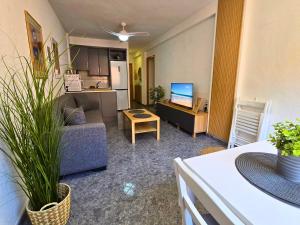 a living room with a couch and a kitchen at Sun & Playa 16 in Dehesa de Campoamor