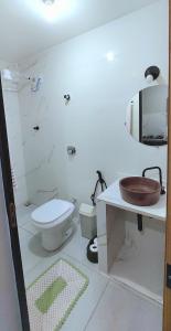 Et badeværelse på Loft Pôr do Sol + 2 billeder