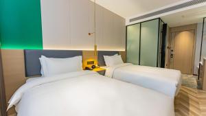 Urban Garden Hotel房間的床