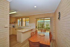 Η κουζίνα ή μικρή κουζίνα στο River Retreat - Kalbarri, WA