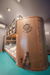 Giường tầng trong phòng chung tại Fantasy Lodge +81 ảnh