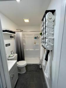 Koupelna v ubytování Oasis Resort + 17 fotografií