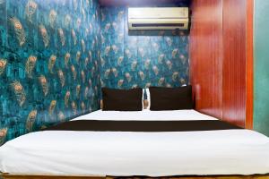 Postel nebo postele na pokoji v ubytování Hotel O A K Residency