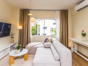 Posezení v ubytování 2 Bedroom for 3 guests in heart Sathorn with Balcony