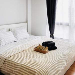 Ένα ή περισσότερα κρεβάτια σε δωμάτιο στο Heart of Phuket Old Town Walk to All +23 φωτογραφίες