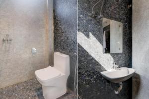 Ένα μπάνιο στο Collection O Siddharth Near A to Z Electronics +51 φωτογραφίες