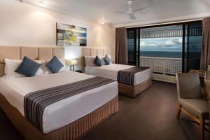 Postel nebo postele na pokoji v ubytování Rydges Esplanade Resort Cairns