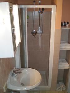 A bathroom at Casa Mario Lupo - Apartments and Rooms