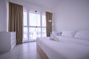 Ένα ή περισσότερα κρεβάτια σε δωμάτιο στο Seaview Infinity Pool 3BR 8Pax 2Carpark 211 +62 φωτογραφίες