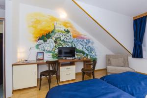TV a/nebo společenská místnost v ubytování Palma Rooms B&B