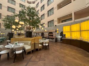 Εστιατόριο ή άλλο μέρος για φαγητό στο Howard Johnson Paragon Hotel Beijing Centra Provide tourism and ticketing service