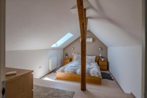 Posteľ alebo postele v izbe v ubytovaní Premium Buda Castle Apartment