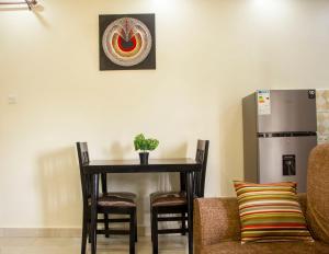 Кухня или мини-кухня в BRB HOMES-1BR in Bukoto with Fast Wi- Fi and Work-friendly
 +19 фотографий