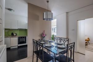 Kuchyňa alebo kuchynka v ubytovaní Premium Buda Castle Apartment