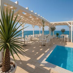 Bazén v ubytování Sunny Resort apartment with seaview 1273 nebo v jeho okolí