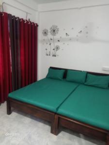 Postel nebo postele na pokoji v ubytování Beach Guest House Addalaichenai