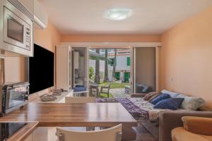 Μια τηλεόραση ή/και κέντρο ψυχαγωγίας στο Bungalow El Caserío De Merengue