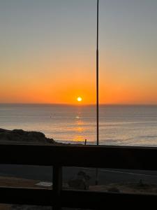 吕德里茨Seabreeze Accommodation的日落和日落