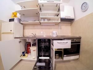 Kuchyň nebo kuchyňský kout v ubytování Apartments Villa Mirella