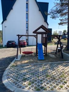 Otroško igrišče poleg nastanitve Apartman Leona F3