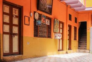 马图拉Mathura Hotel Laxmi Bhawan Dharamshala Near Dwarkadhish Temple & Saryu River -Fully Air Conditioning -Free Wi-Fi -Restaurant -Parking -Room Service -Best Hotel In Mathura的相册照片
