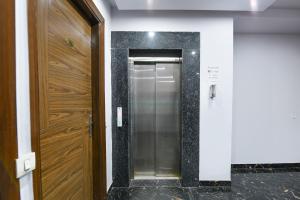 Fotografie z fotogalerie ubytování FabHotel Skylight Inn - Artemis Hospital Gurgaon v destinaci Gurgáon