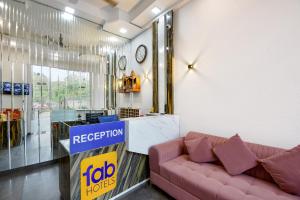 Posezení v ubytování FabHotel Skylight Inn - Artemis Hospital Gurgaon