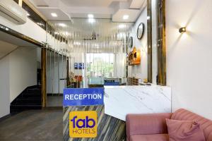 Vstupní hala nebo recepce v ubytování FabHotel Skylight Inn - Artemis Hospital Gurgaon