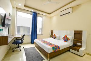 Postel nebo postele na pokoji v ubytování FabHotel Skylight Inn - Artemis Hospital Gurgaon + 25 fotografií