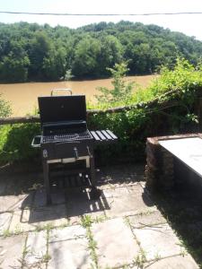 a grill with a laptop sitting on a bench at Panorama Vendeghaz in Dombóvár
