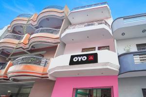 Το κτήριο όπου στεγάζεται  το ξενοδοχείο +19 φωτογραφίες