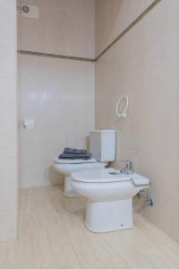 Koupelna v ubytování Sabinar playa Roquetas de Mar + 13 fotografií