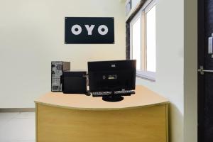TV a/nebo společenská místnost v ubytování Hotel O Shiridi serinity residency