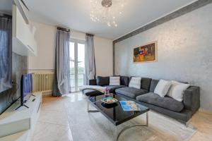 Гостиная зона в Ulivi Apart 500m Lake And Center Salò - Happy Rentals