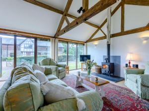 a living room with a couch and a fireplace at 2 Bed in Kinnerton CHL34 in Kinnerton