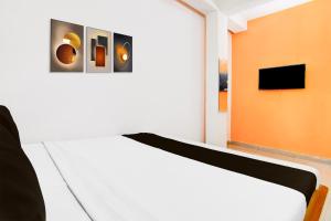 Ένα ή περισσότερα κρεβάτια σε δωμάτιο στο Hotel O Relax INN +21 φωτογραφίες