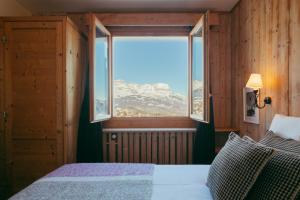 Postel nebo postele na pokoji v ubytování Hôtel Le Caprice Des Neiges Combloux