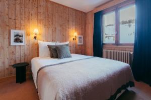 Postel nebo postele na pokoji v ubytování Hôtel Le Caprice Des Neiges Combloux